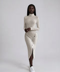 Rippenstrick-Kleid mit hohem Kragen und langen Ärmeln
