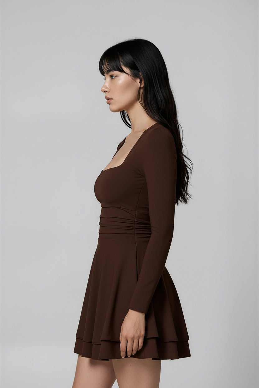 Plissee-Kleid mit eckigem Ausschnitt