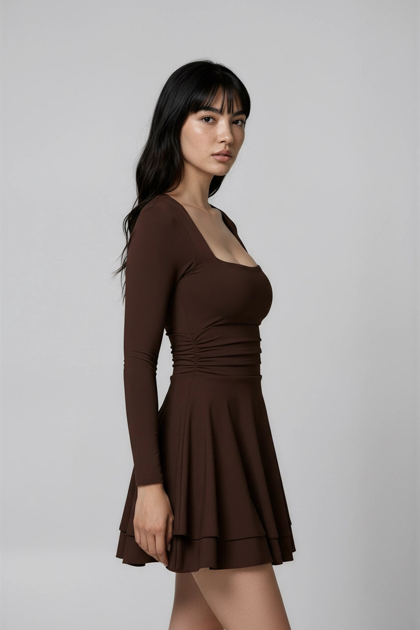 Plissee-Kleid mit eckigem Ausschnitt