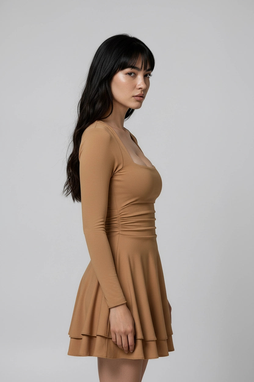 Plissee-Kleid mit eckigem Ausschnitt