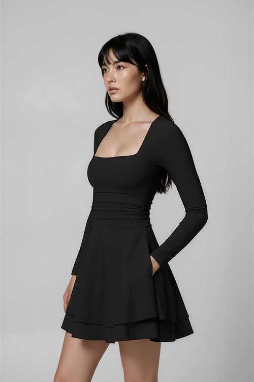 Plissee-Kleid mit eckigem Ausschnitt