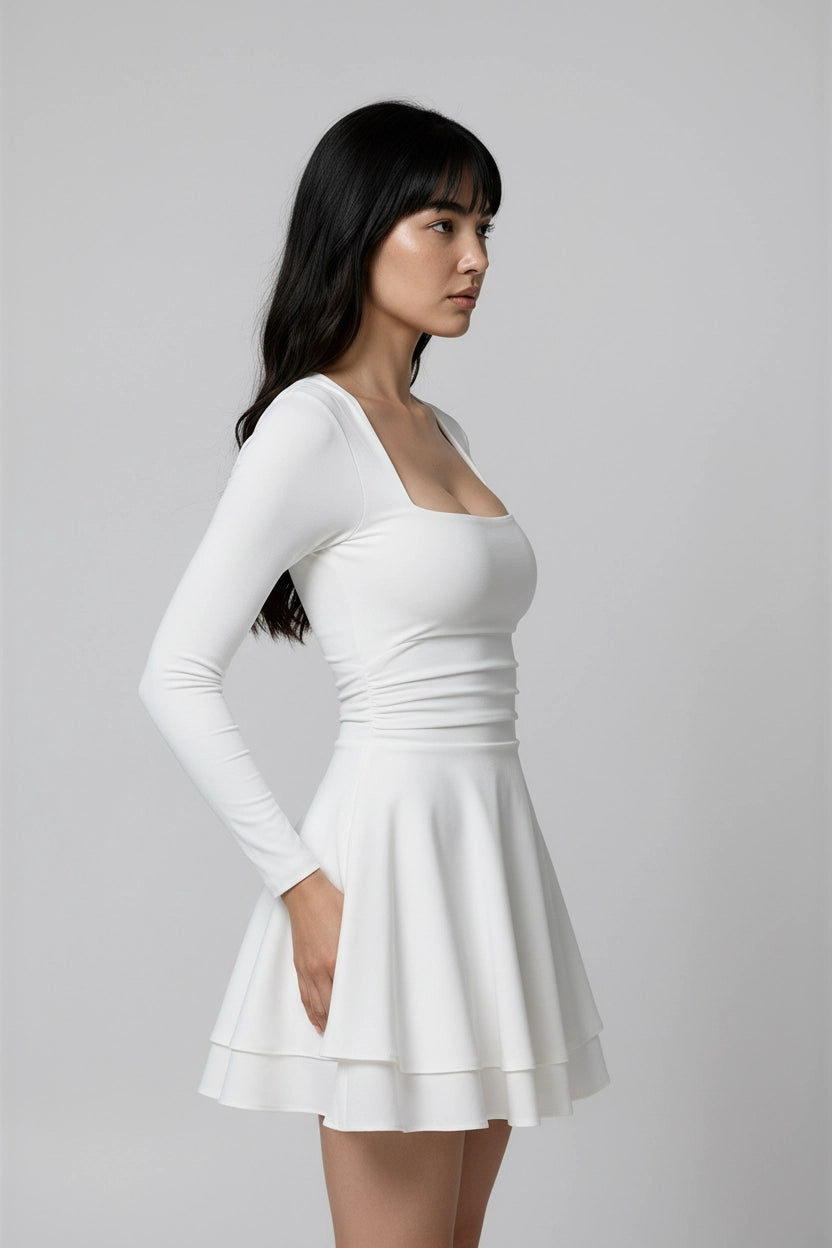 Plissee-Kleid mit eckigem Ausschnitt