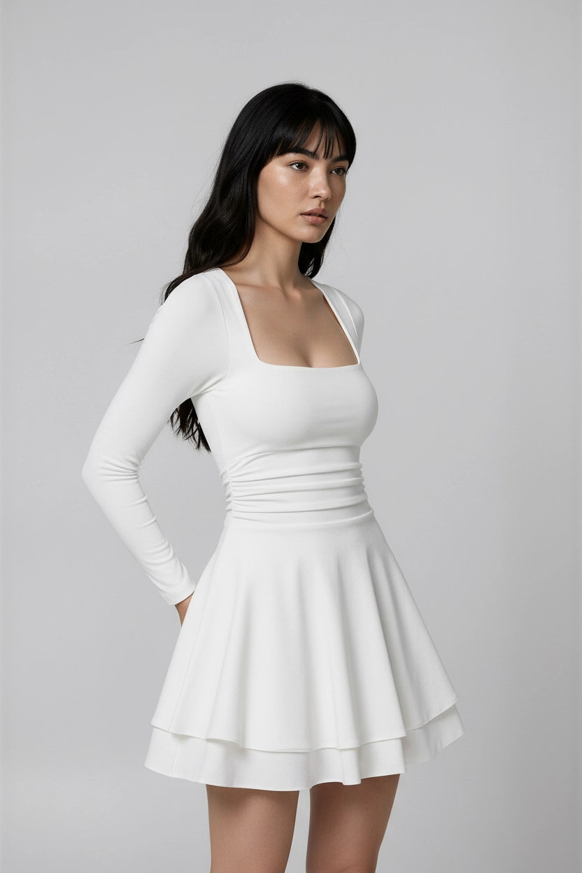 Plissee-Kleid mit eckigem Ausschnitt
