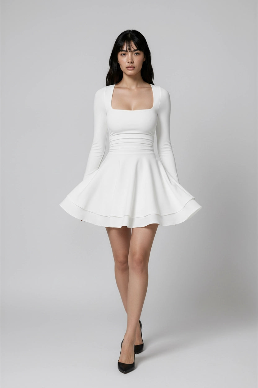 Plissee-Kleid mit eckigem Ausschnitt